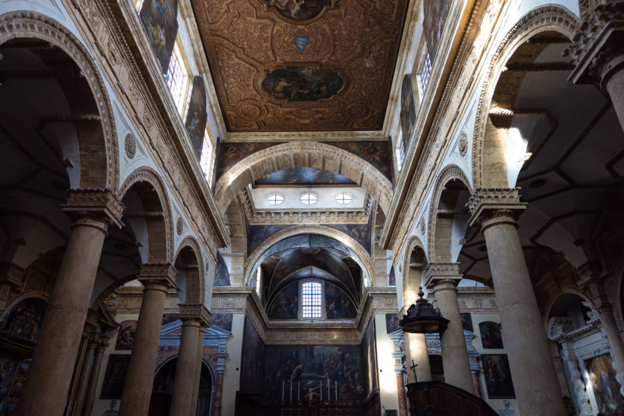 Intérieur de la cathédrale de Gallipoli en Italie