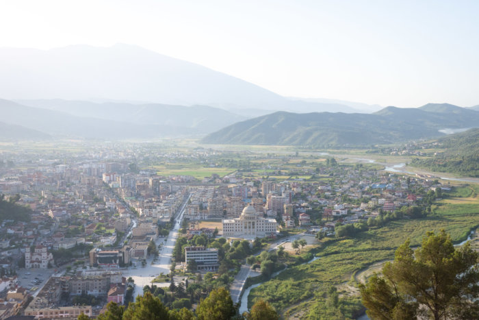 Berat en Albanie un château et mille fenêtres Blog voyage