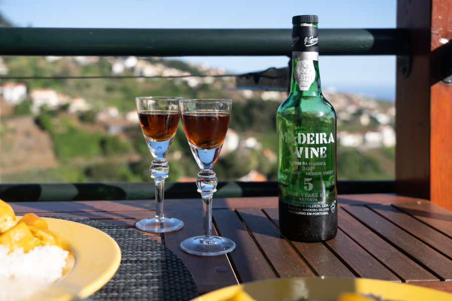 Vin de Madère en terrasse, sur les collines de Madère