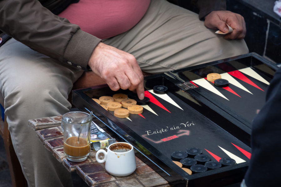 Backgammon dans la rue à Istanbul