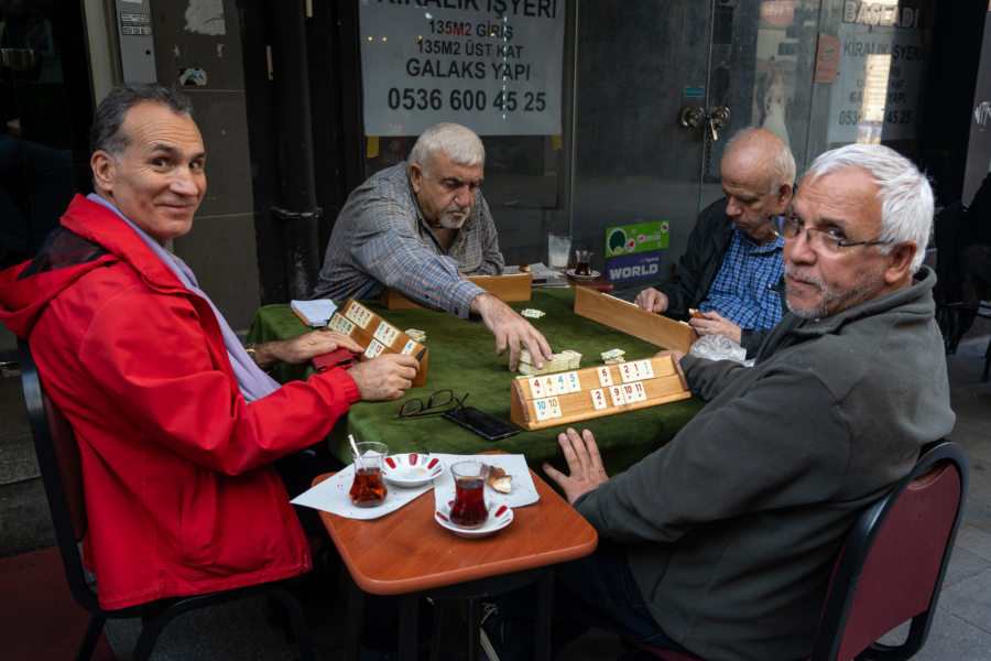 Joueurs de okey à Kadikoy, Istanbul