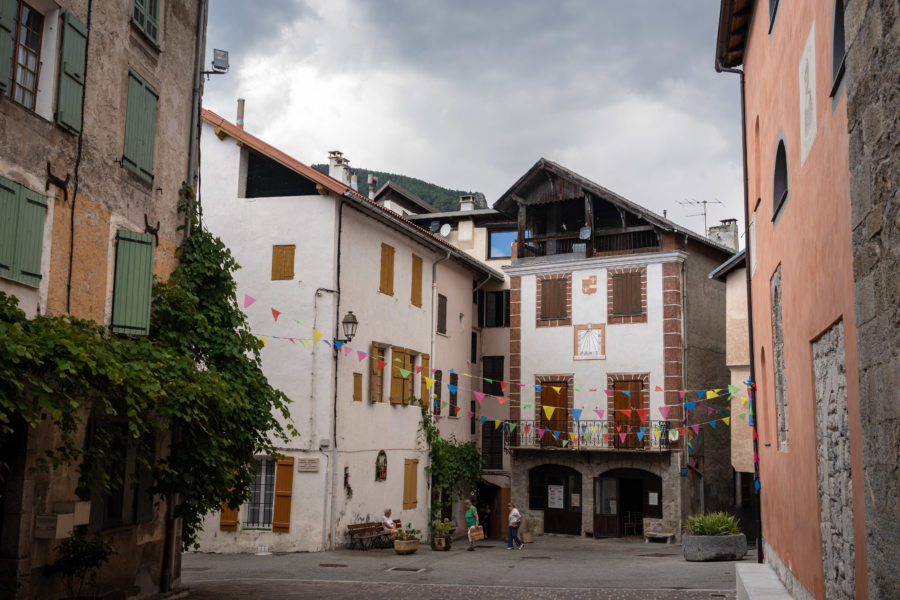 Village de Guillaumes dans les Alpes Maritimes