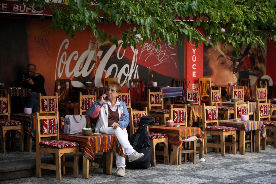 Petit café de rue à Kadiköy, Istanbul