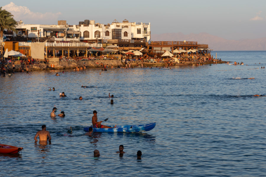 Voyage à Dahab, baignade au coucher du soleil