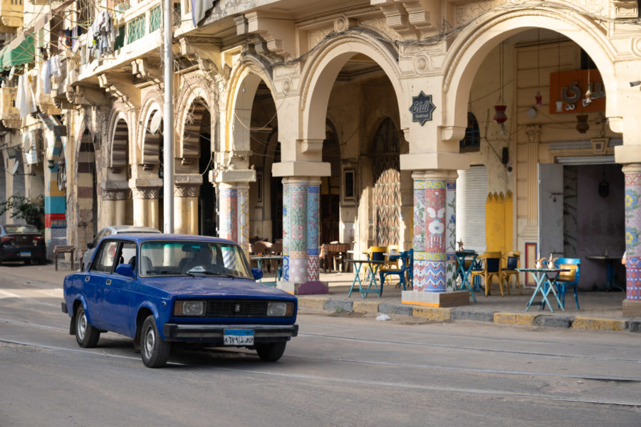 Vieux centre d'Alexandrie en Egypte avec arcades