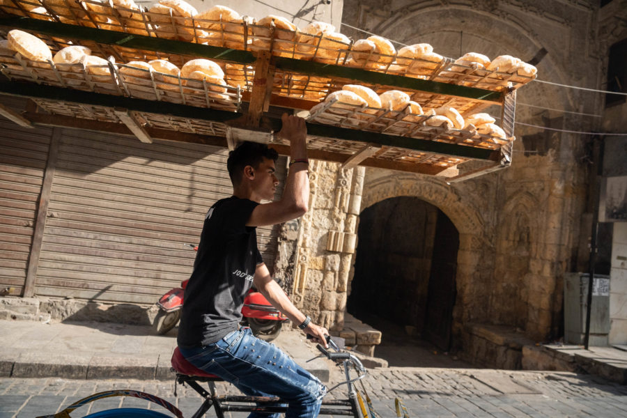 Livreur de pain à vélo au Caire