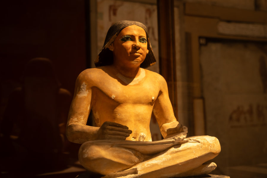 Statue de scribe au musée égyptien du Caire