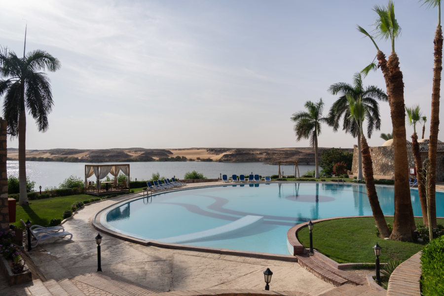 Piscine d'hôtel à Abou Simbel, Egypte