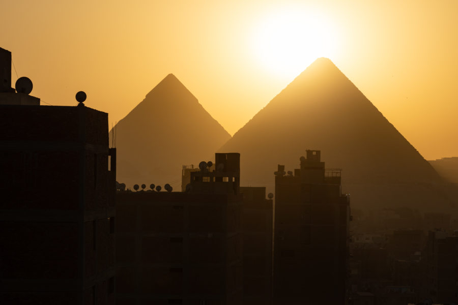 Pyramides de Gizeh au coucher du soleil