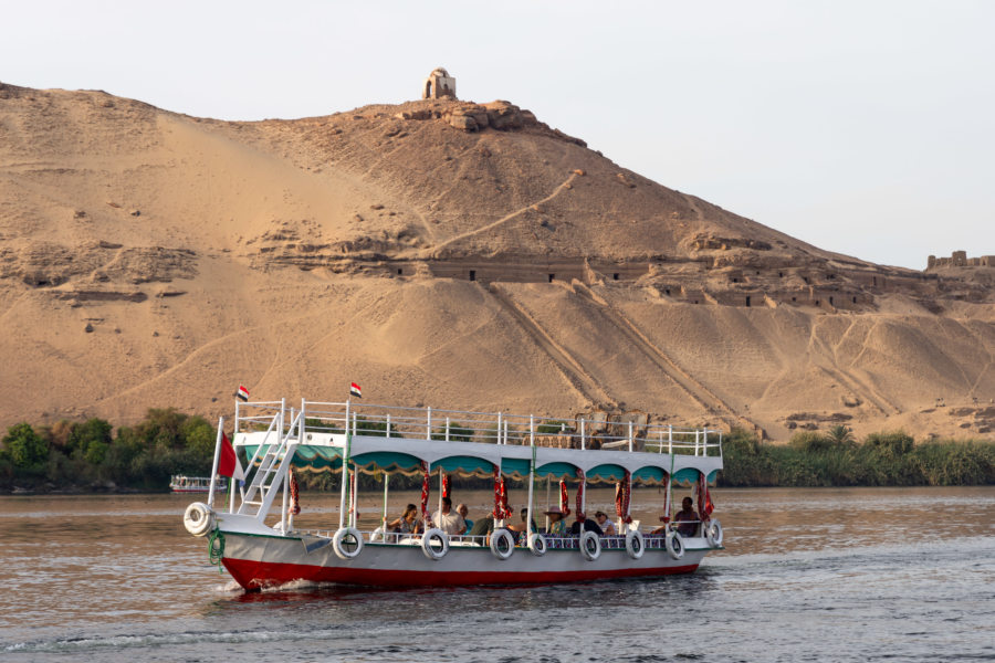 Tombes des Nobles à Assouan, bateau sur le Nil