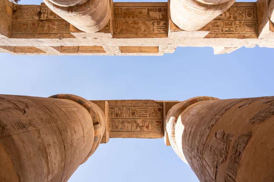 Colonnes de la salle hypostyle à Karnak, Louxor