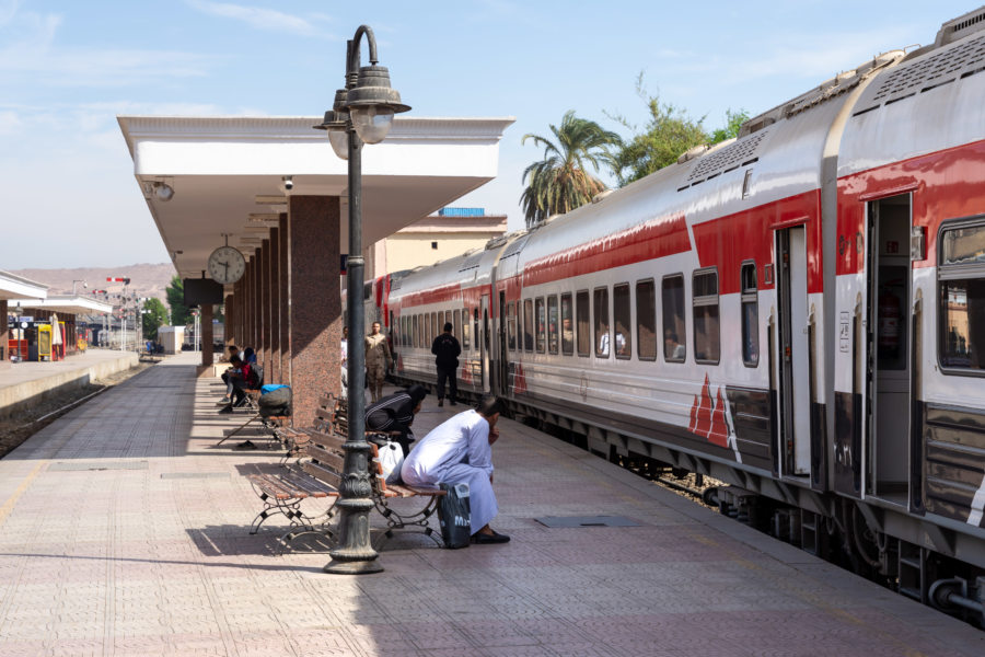 Train en gare d'Assouan en Égypte