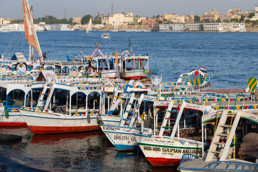 Bateaux sur la rive ouest de Louxor, Nil