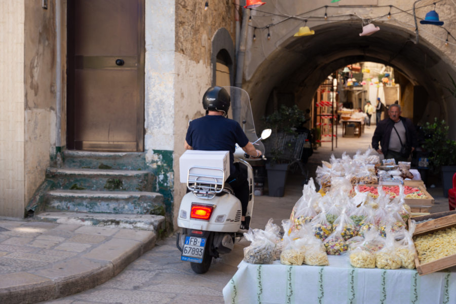 Bari : scooter et orecchiette