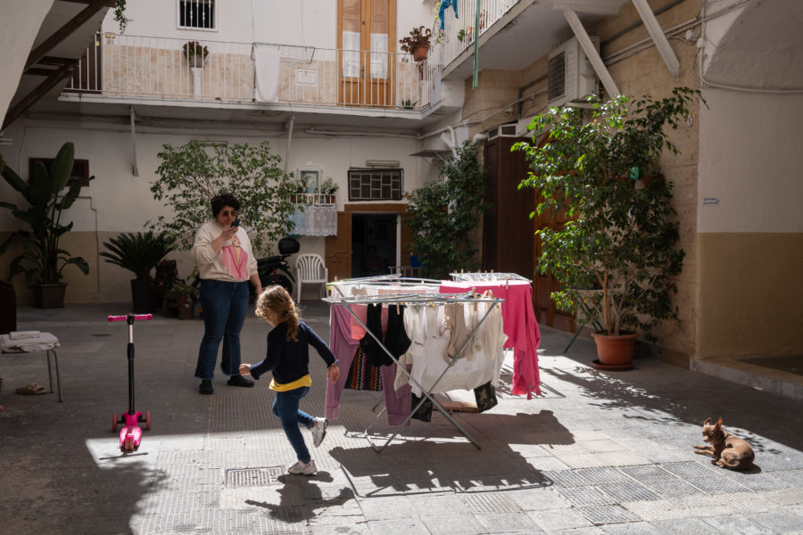 Cour d'immeuble dans le vieux Bari, Pouilles