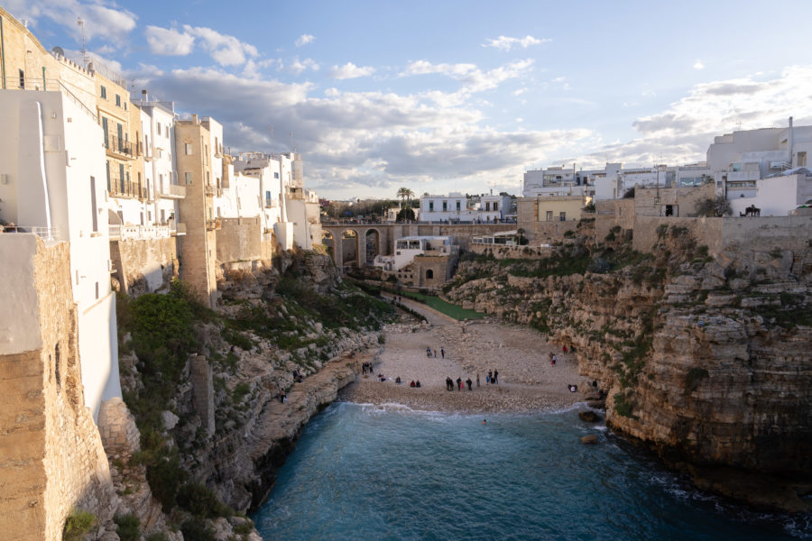 Village de Polignano a Mare et crique de lama monachile