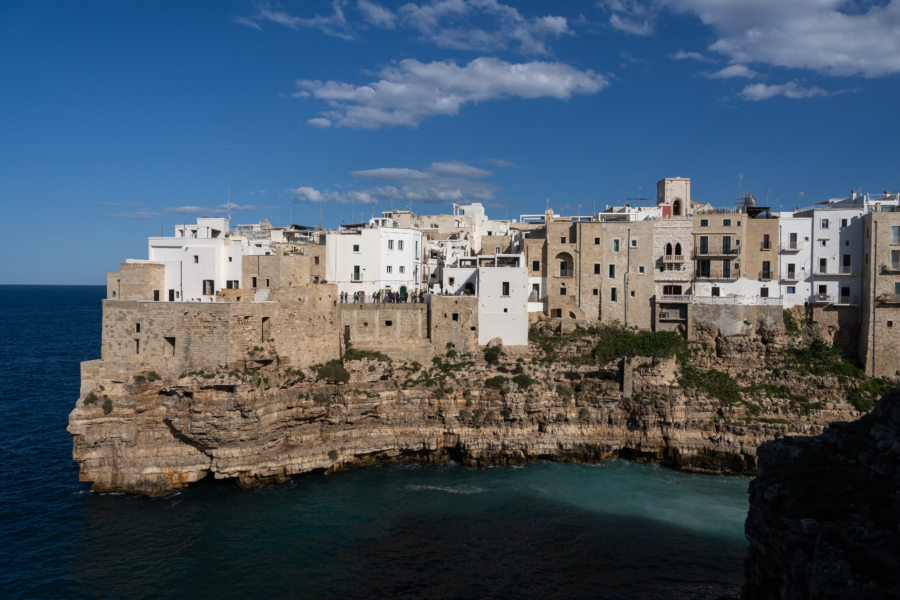 Village de Polignano a Mare sur la falaise