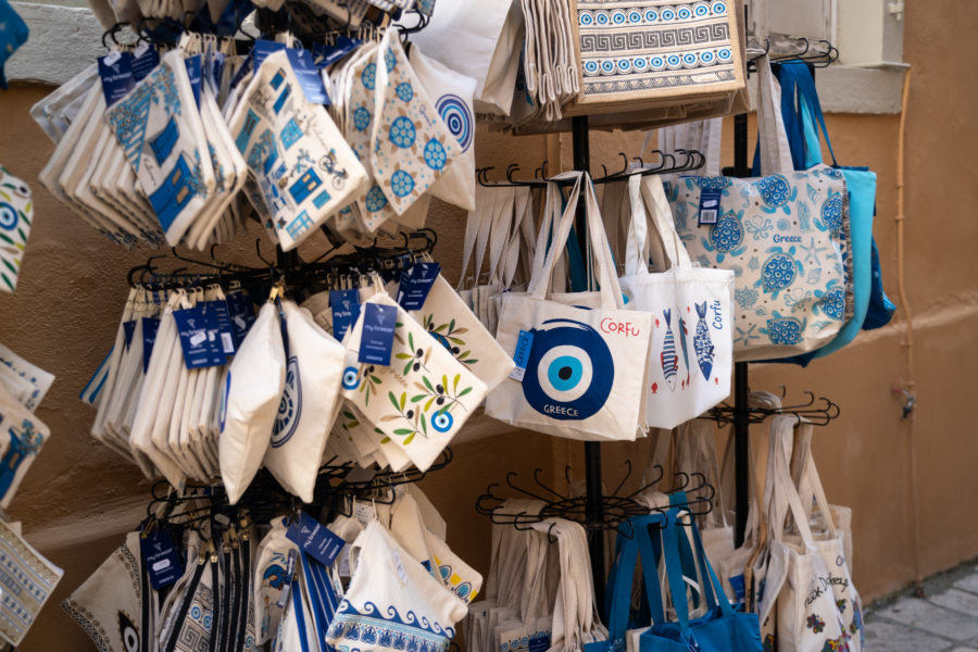 Boutique de souvenirs dans la ville de Corfou