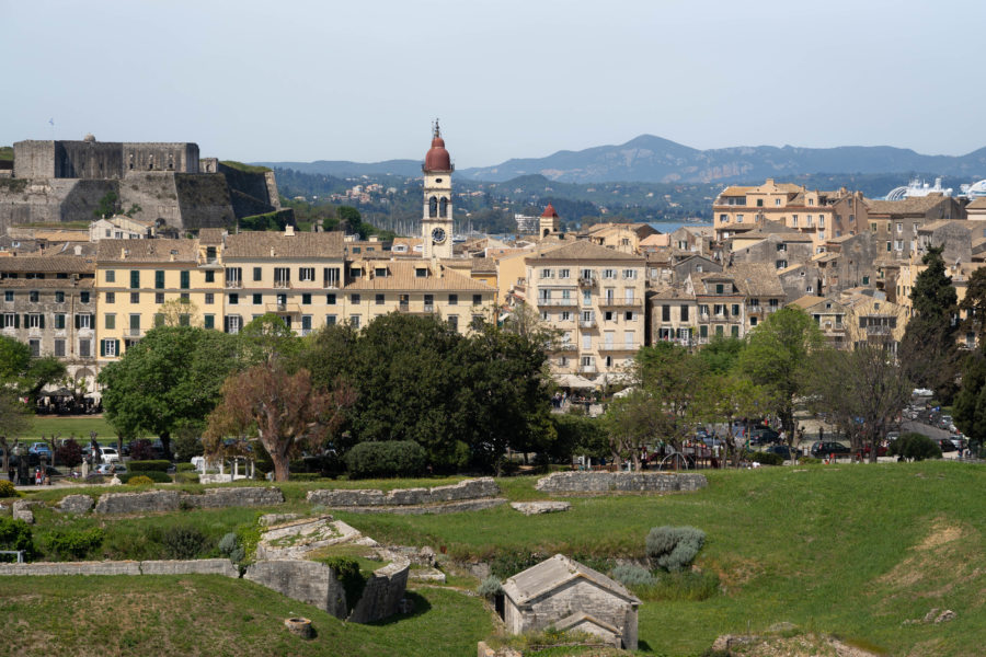 Vue sur Kerkyra à Corfou depuis le fort