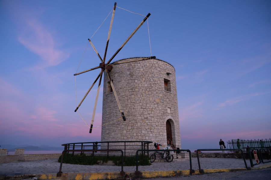 Moulin de Corfou au coucher du soleil