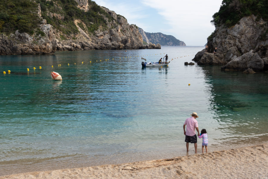 Plage d'Agios Spiridon à Paleokastritsa, Corfou