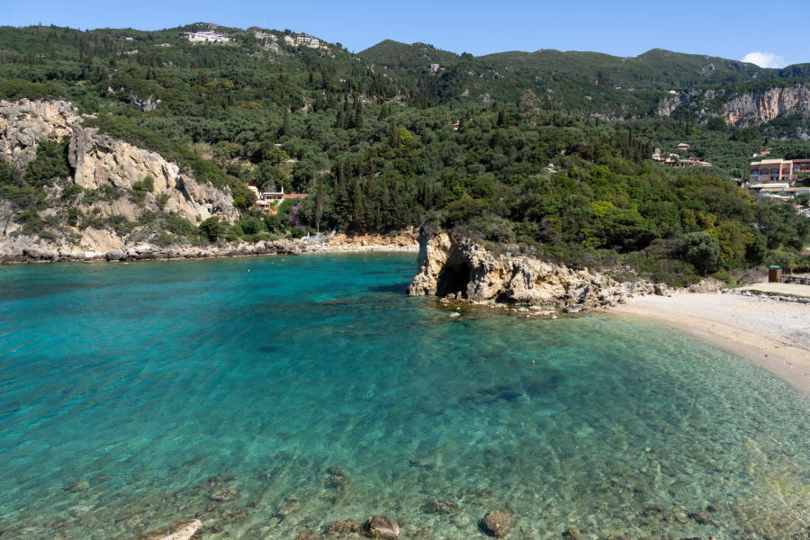 Plages turquoise de Paleokastritsa à Corfou, Grèce