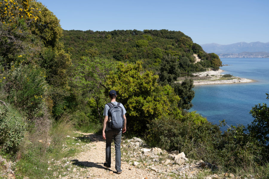 Randonnée sur l'île de Corfou entre plages et collines