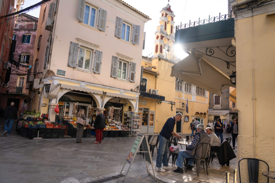 Ville de Corfou en Grèce : terrasse