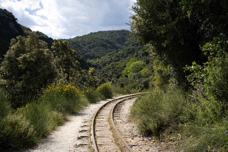 Randonnée sur les rails du petit train à Milies, Pélion