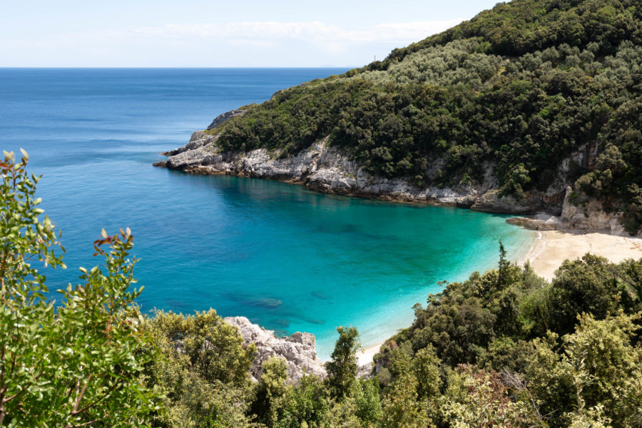 Plage de Limnionas, péninsule du Pélion en Grèce