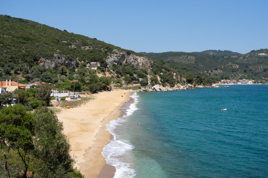 Plage de Mikro, entre mer et colline, Pélion