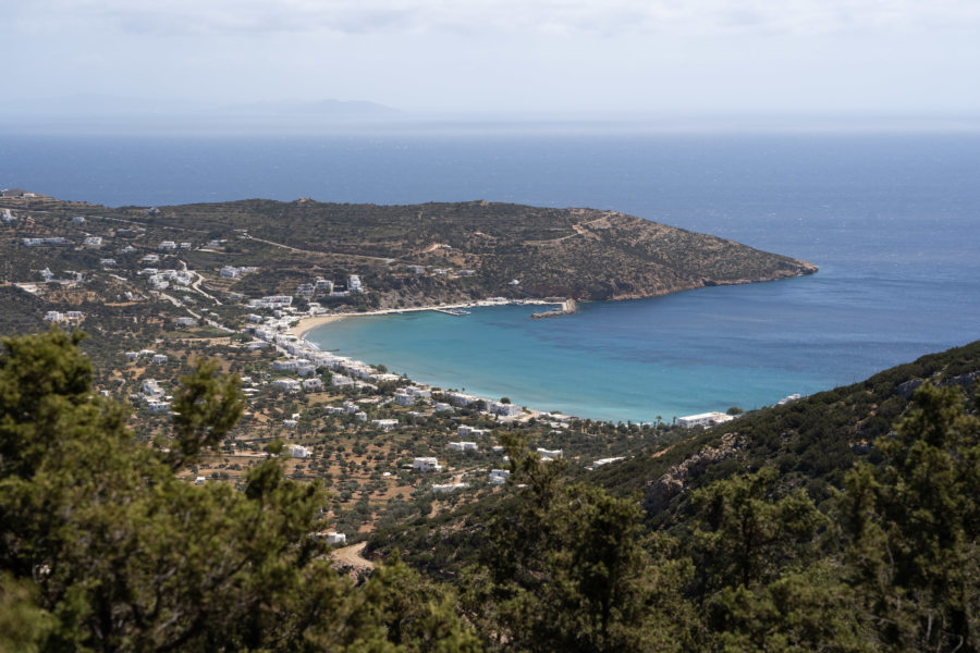 Randonnée vers Platis Gialos sur l'île de Sifnos en Grèce