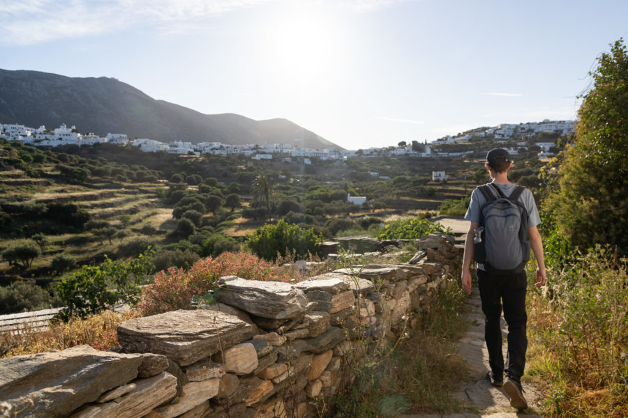 Randonnée sur l'île de Sifnos au printemps