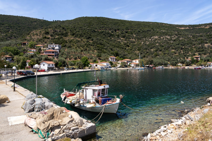 Village de Kottes, plage près de Trikeri