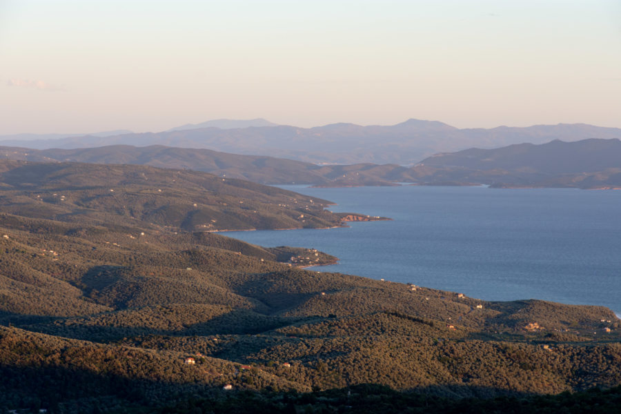 Vue sur les collines du Pélion depuis Pinakates