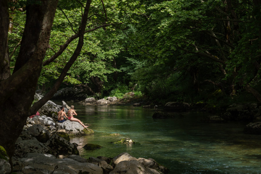 Baignade dans la rivière de Vikos, Zagori