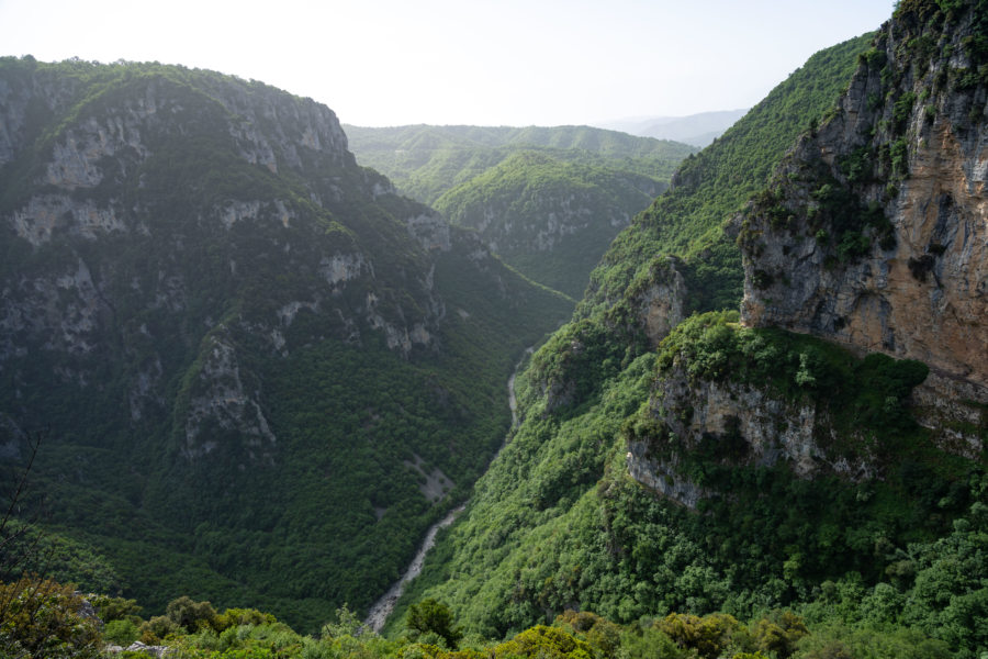 Vue sur les Gorges de Vikos depuis le monastère Agia Paraskevi