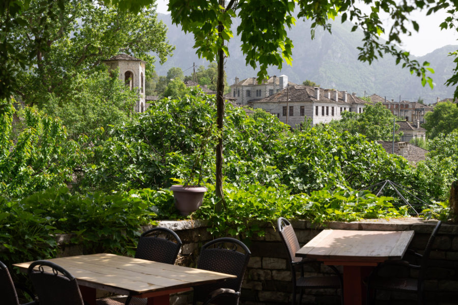 Restaurant avec terrasse à Megalo Papingo, Zagoria