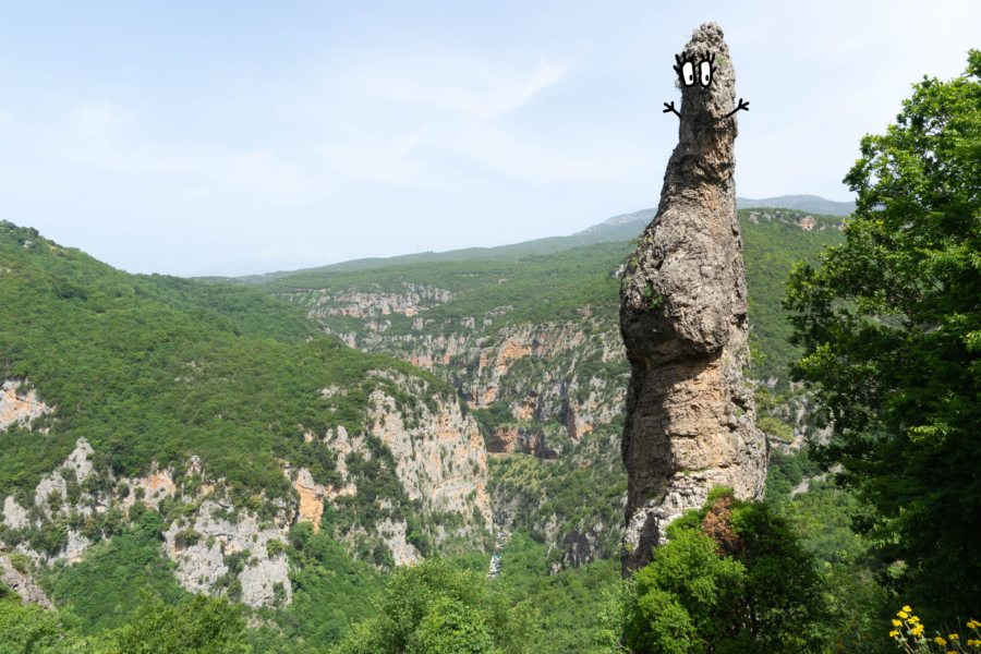 Rocher dans les gorges de Vikos, randonnée dans les Zagoria