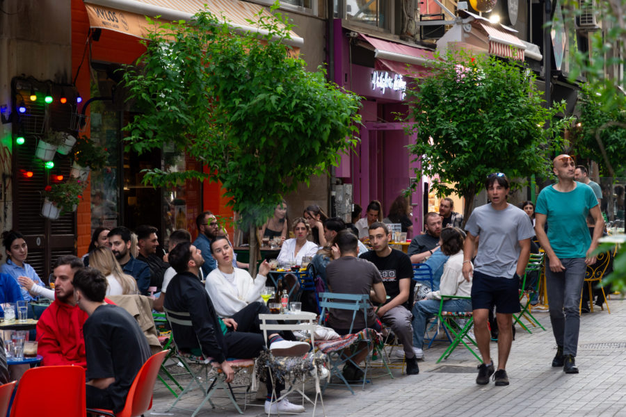 Terrasses de bars à Thessalonique en Grèce