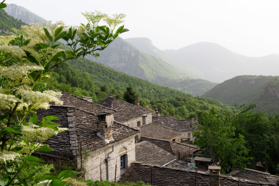 Village de Mikro Papingo en Grèce dans les montagnes des Zagori