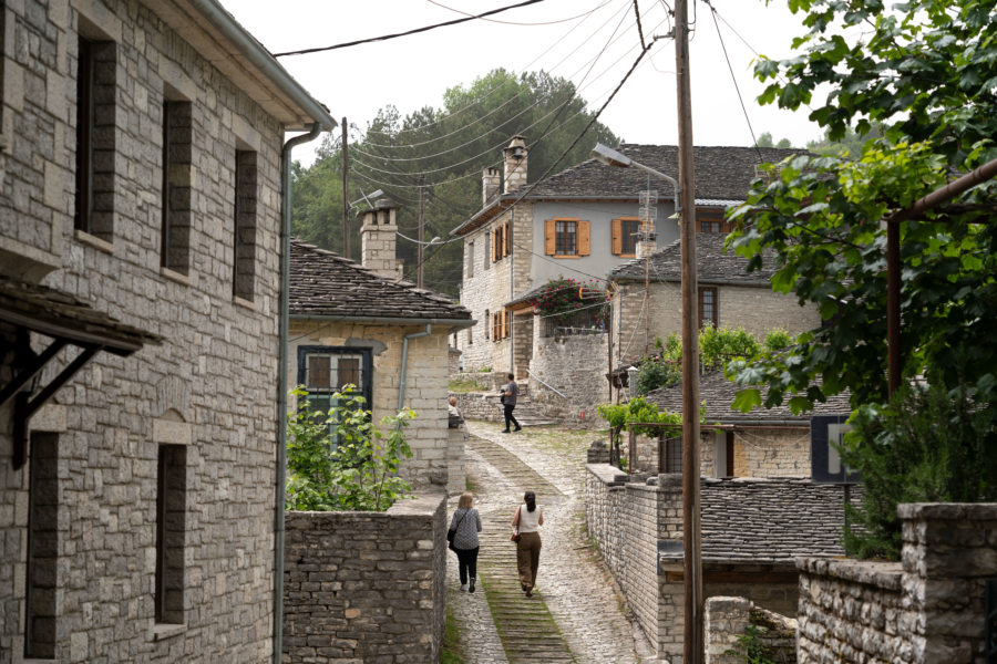 Vieilles maisons du village de Vitsa en Grèce