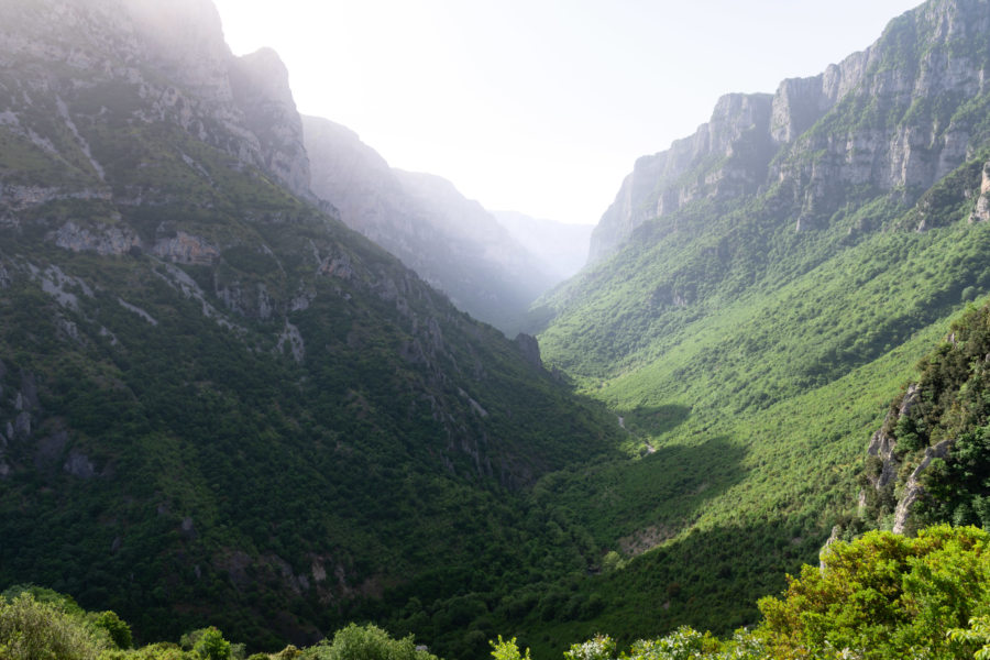 Vue sur les Gorges de Vikos, montagnes de Zagoria