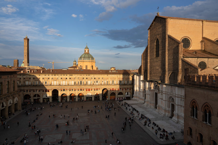 Piazza maggiore à Bologne depuis la tour de l'horloge