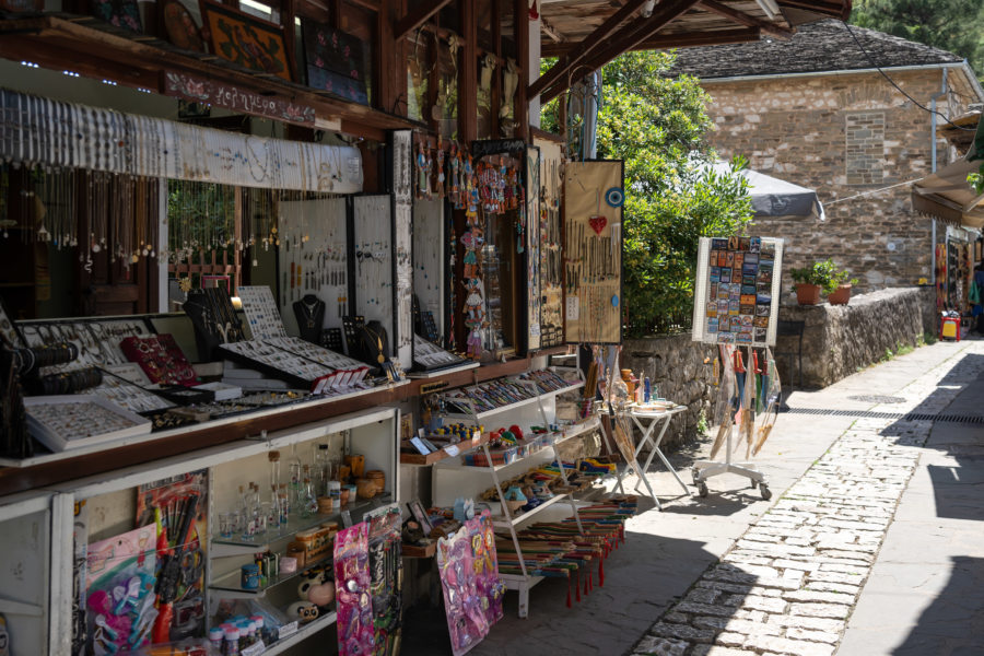 Boutique de babioles pour touristes sur l'île de Ioannina