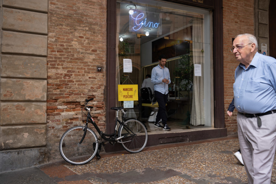 Coiffeur et vélo à Bologne en Italie