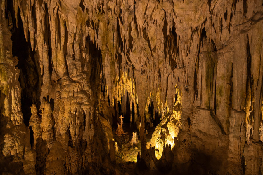 Stalactites dans la grotte de Perama, Epire, Grèce