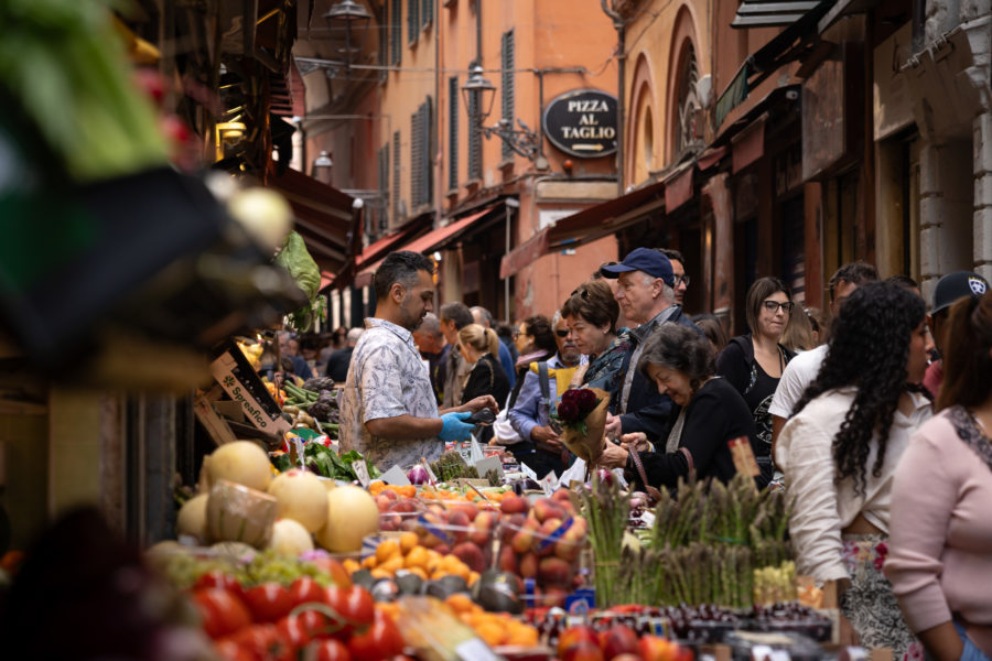 Rue drapperie, nourriture à Bologne