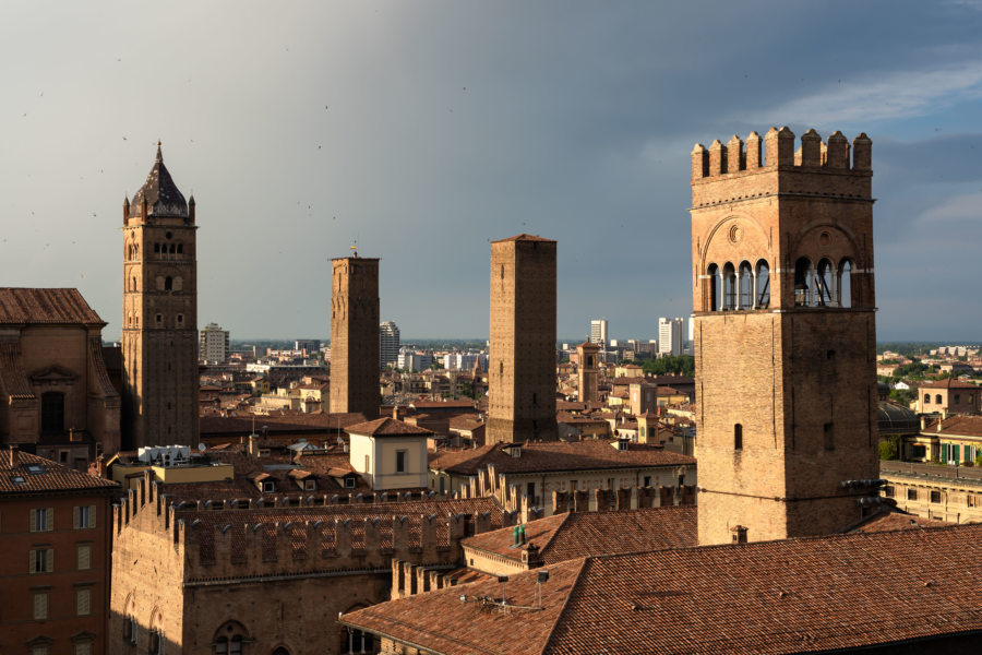 Tours moyenâgeuses à Bologne, Italie