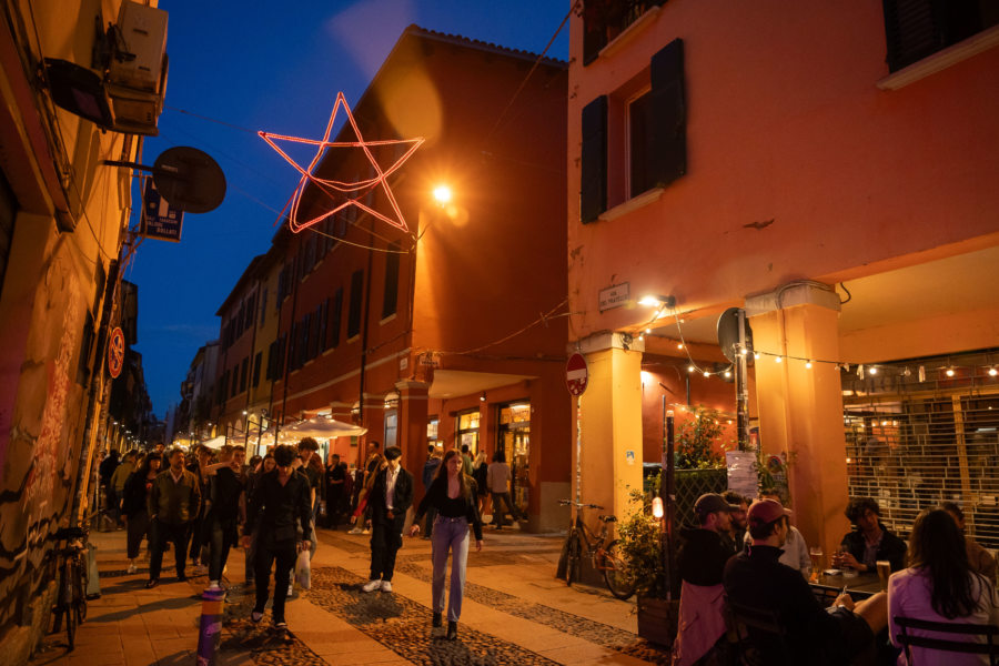 Soirée à Bologne en Italie via del Pratello